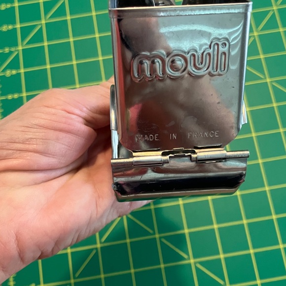 Mouli Stainless Steel Rotary Cheese Grater with Drums - Picture 6 of 6